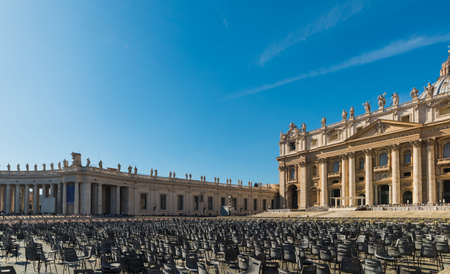 World famous Saint Peters square under a shining sun, Vatican Cityのeditorial素材