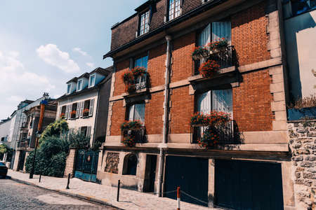 Picturesque street in Montmartre neighborhood. Paris, Franceの写真素材
