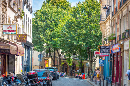 Paris, FR - July 07, 2018: city life in Montmartre on a sunny dayのeditorial素材