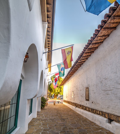 narrow backstreet in Old Town Santa Barbara, Californiaの写真素材