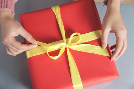 woman hand gift box on the desk
