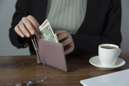 woman hand money with wallet on deskの写真素材