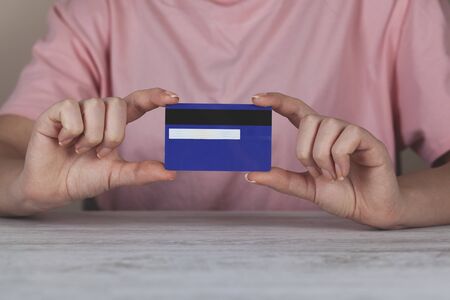 woman hand credit card with on tableの写真素材