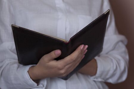 young woman hand pen with notepad の写真素材