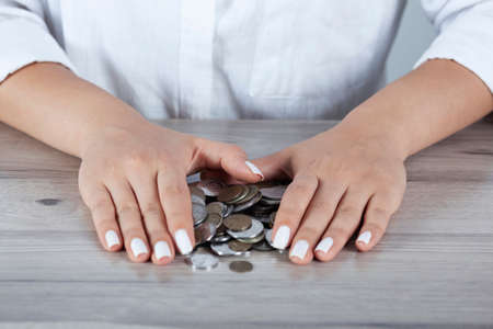 woman hand money with wallet on the deskの写真素材
