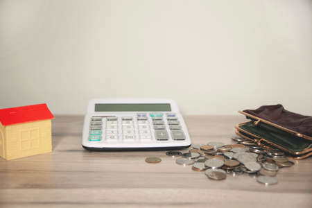 house model on with coins on deskの写真素材