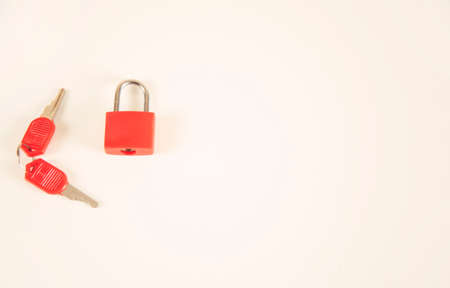 lock and key on deskの写真素材