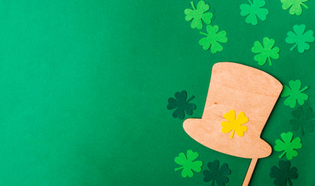 Green background with a shamrock and a hat on it. st patrick's day celebration conceptの写真素材