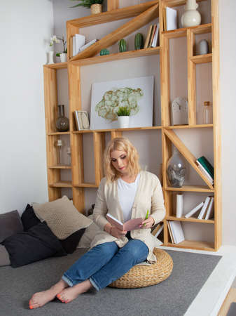 Girl plans and records cases in the diaryの写真素材