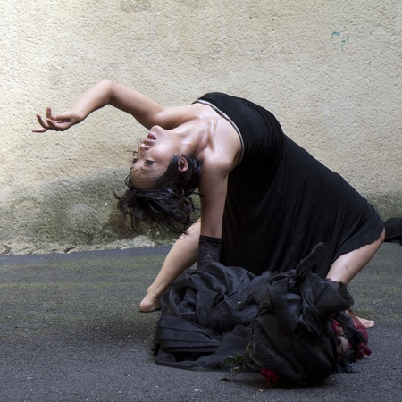 AURILLAC, FRANCE- AUGUST 17: Barbara Murata dances as part of the Aurillac International Street Theater Festival,  show "Doppelganger", on August 17, 2011 in Aurillac, France. のeditorial素材