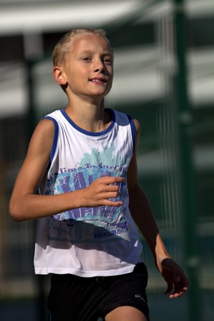 AUCH, FRANCE - SEPTEMBER 8: an unidentified young runner, Auch Triathlon, on September 8, 2012 in Auch, France.のeditorial素材
