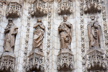 Religious sculptures, cathedral of Seville, Andalusia, Spain のeditorial素材