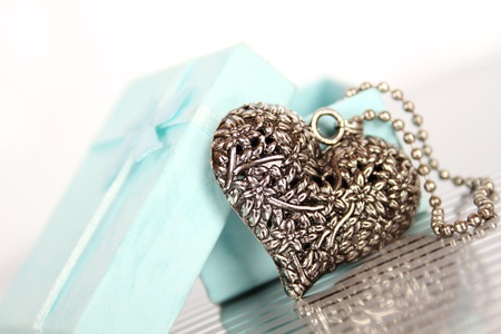 Close-up of a heart necklace in a gift boxの写真素材