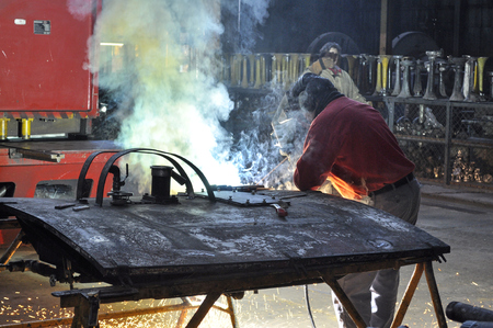 MENDOZA, ARGENTINE, June 11, 2013. Train maintenance, locomotive repair shop, in the image man working with machines, Central Park of Mendoza City, MENDOZA. Foto: Axel Lloret /のeditorial素材