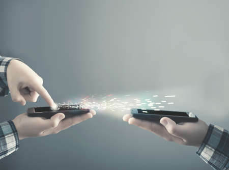 Teenager transfering data from a smartphone to another one