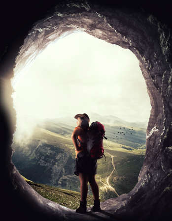 Hilker gets out of the cave to a mountain .
の写真素材