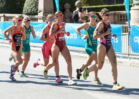 STOCKHOLM - AUG 22: Women ITU World Triathlon event Aug 22 2015. A group of athletes with Sarah True in the lead.のeditorial素材