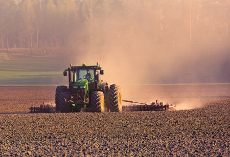 MORKO SWEDEN 6 May 2016. Farmer working on field.のeditorial素材