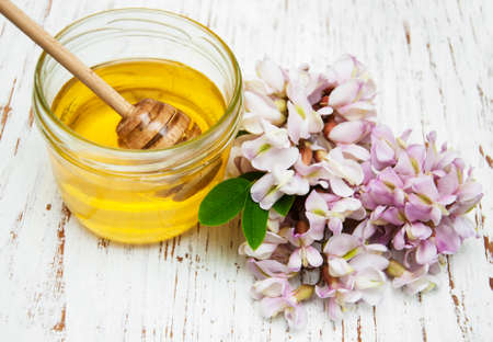 honey with acacia blossoms on a wooden backgroundの写真素材