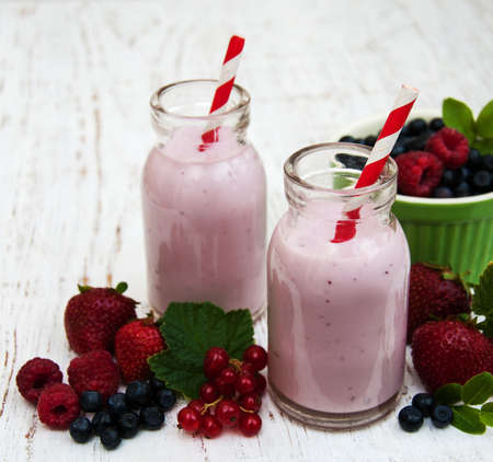 Yogurt with fresh berries on a wooden backgroundの写真素材