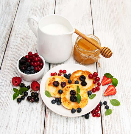 cottage cheese pancake with berries on a wooden tableの写真素材