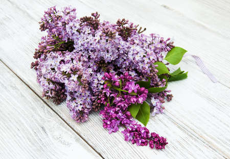 Lilac flowers on a old wooden backgroundの写真素材