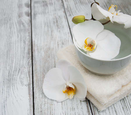 spa set - orchid flowers in a bowl with waterの写真素材