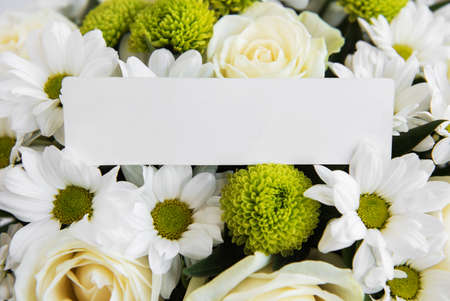 Bouquet of white flowers - roses and daisiesの写真素材