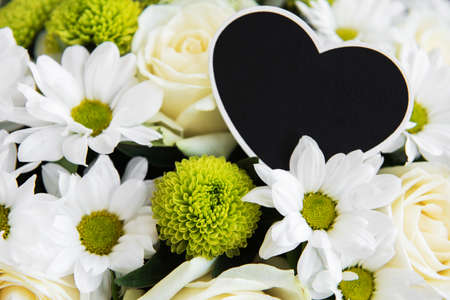 Bouquet of white flowers - roses and daisiesの写真素材