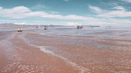 vehicle tours for flats in Salar de Uyuni desert in Bolivia