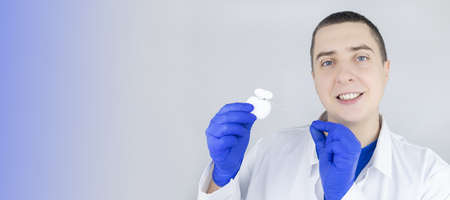 Dental floss close up. Dentist shows how to use the thread correctly. Different types of flossing. The concept of proper oral care. selective focus.の写真素材