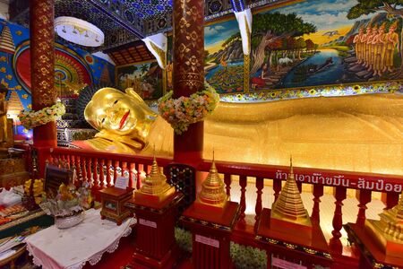 CHIANG MAI THAILAND - OCTOBER 26, 2018 : Reclining Buddha statue in Thailand Buddha Temple at Wat Phra Pan(Phra Non Mae Puka), Chiangmai, Thailandのeditorial素材