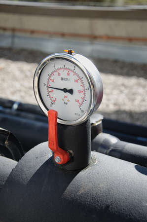 Manometers, valves and pipes with closed cell foam insulation