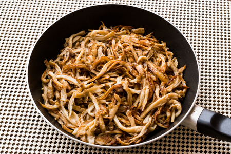 Beech mushroom in pan / Clamshell. Organic Foodの写真素材