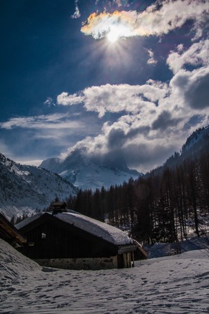 cottage in winter in the french alpsの写真素材