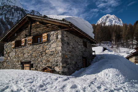 cottage in winter in the french alpsの写真素材