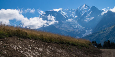 Mountain landscape in Himalayas, Annapurna Circuit Trek, Nepalの写真素材