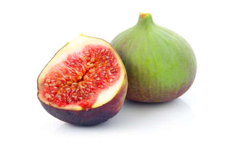 Ripe sliced purple and green fig fruit isolated on white backgroundの写真素材