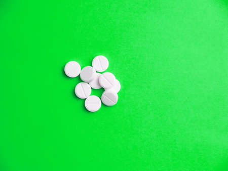 White pills on green background copy spaceの写真素材