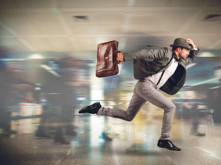 Tourist runs late to the flight departure
