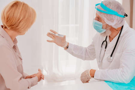 Doctor explain to the patient information about   virusの写真素材