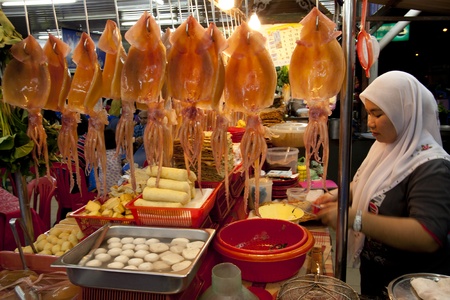 TAIPING, MALAYSIA - DECEMBER 24: Muslim lady preparing halal Yong Tau Foo on DEC 24, 2012 in Taiping, Malaysia. Yong Tau Foo is a Chinese dish commonly found in China, Singapore, Thailand and Malaysiaのeditorial素材