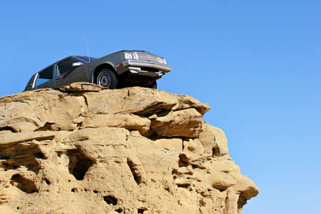 car dangerously close to the edge of a sandstone cliffの写真素材