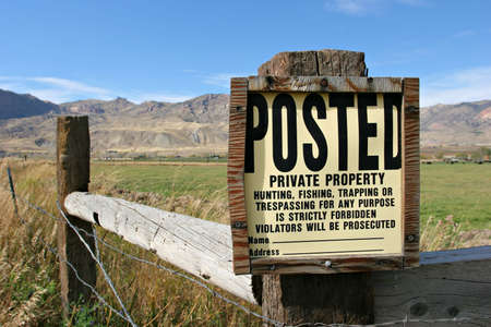posted  private property sign in the countrysideの写真素材