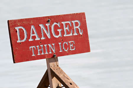 danger thin ice - warning sign by a lakeの写真素材