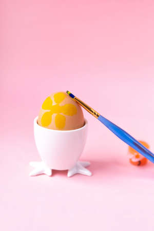 eggs decorated in a box, eggs in a mask, eggs in a pandemicの写真素材