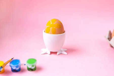 eggs decorated in a box, eggs in a mask, eggs in a pandemicの写真素材