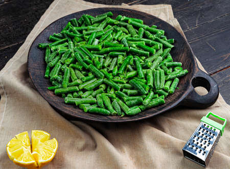 Green string beans in a wooden plateの写真素材