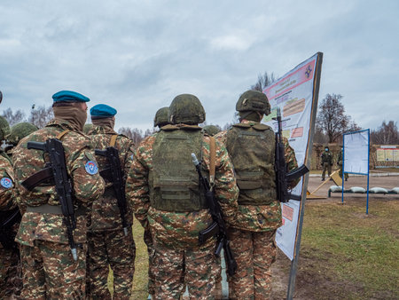 Kazan, Russia. 08 November 2021. A military officer explains the theoretical tasks to the soldiers. Training in the Armed Forces. Combat tasks for soldiers.のeditorial素材