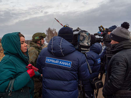 Kazan, Russia. 08 November 2021. Journalists from Russian television are recording a news report.のeditorial素材